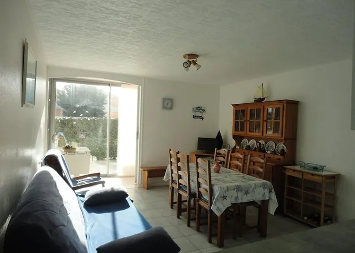 T2 Rdc Avec Cour, Proches Commerces Et Plage, Parking Et Animaux Admis - Fr-1-777-26